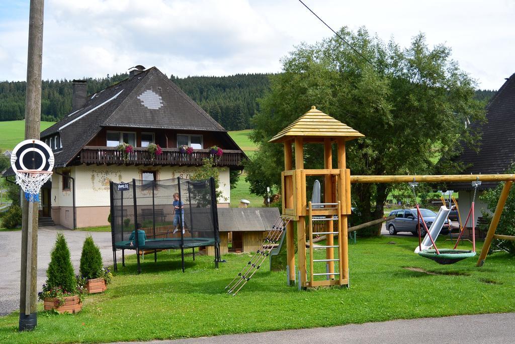 Hotel Zum Loewen - Unteres Wirtshaus Titisee-Neustadt Exterior photo