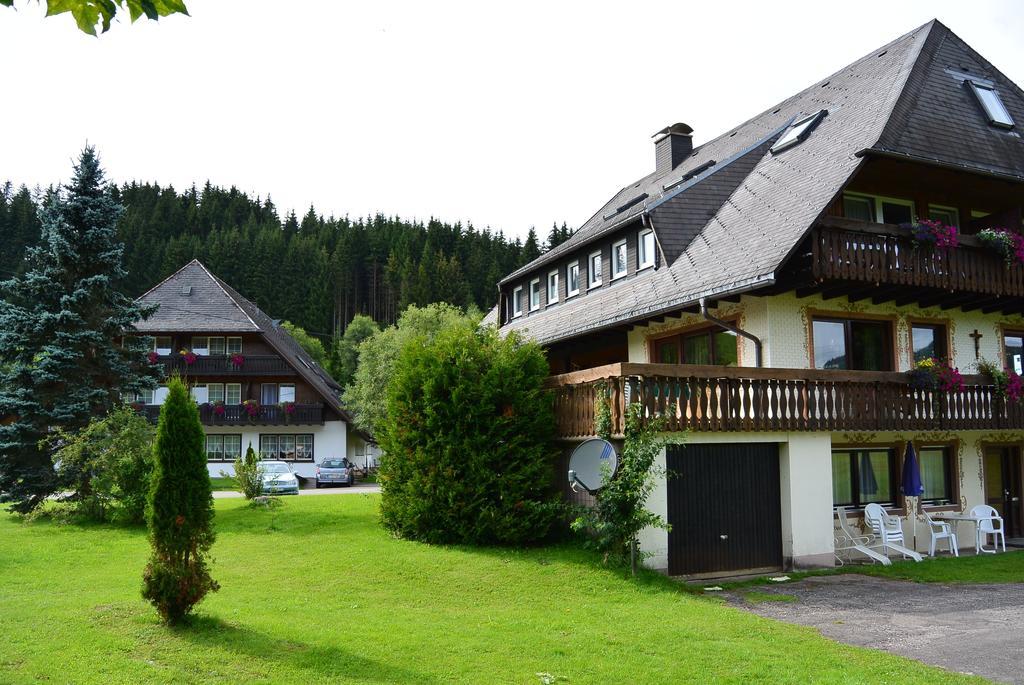 Hotel Zum Loewen - Unteres Wirtshaus Titisee-Neustadt Exterior photo