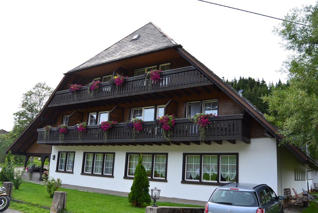 Hotel Zum Loewen - Unteres Wirtshaus Titisee-Neustadt Exterior photo